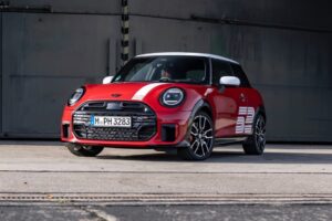 Plaza MINI Siap Luncurkan MINI 3 Door Victory Edition