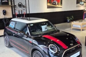 Plaza MINI Luncurkan MINI 3 Door S Jet Black Terinspirasi dari Legenda MINI Jet Black 1988